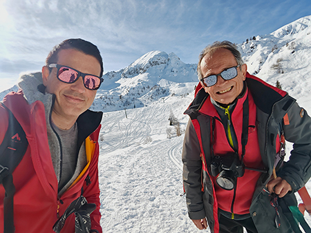 Sulle nevi di San Simone (1700 m) e Baita del Camoscio (1750 m) splende il sole -17febb25- FOTOGALLERY